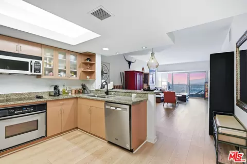 13700 Marina Pointe Dr #1510, Marina Del Rey, CA 90292