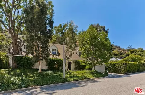 1041 Chantilly Rd, Los Angeles, CA 90077