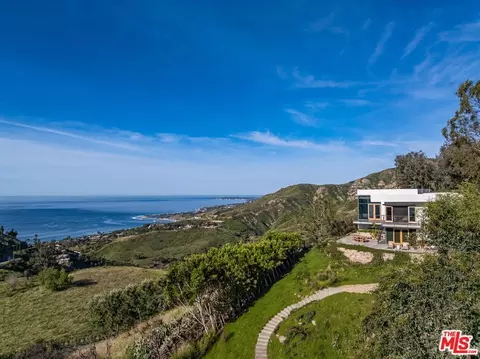 21812 Castlewood Dr, Malibu, CA 90265