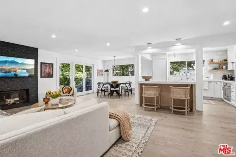 446 San Vicente Blvd #202, Santa Monica, CA 90402