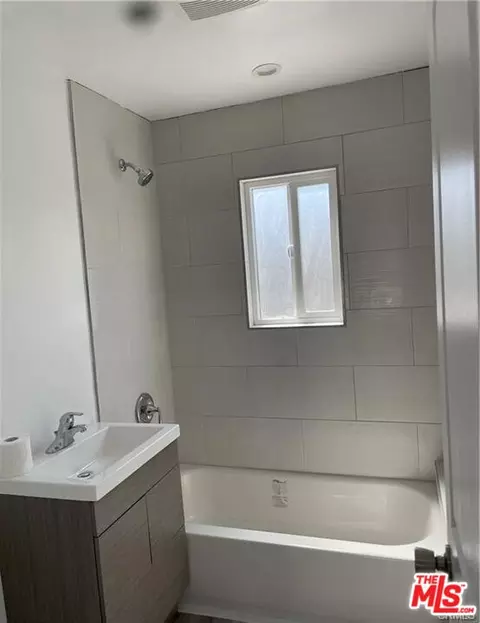 Bath - 328 W Elm St, Compton, CA 90220 photo 1 of 1
