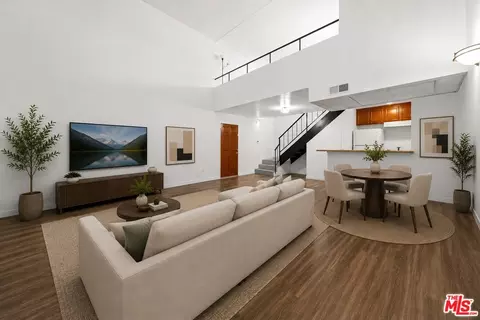 18645 Hatteras St #285, Tarzana, CA 91356