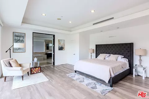 12148 Travis St, Los Angeles, CA 90049