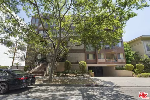 120 S Crescent Dr #104, Beverly Hills, CA 90212