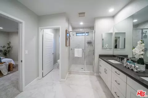 Bath - 15602 Lilli Way, Van Nuys, CA 91406 photo 4 of 6