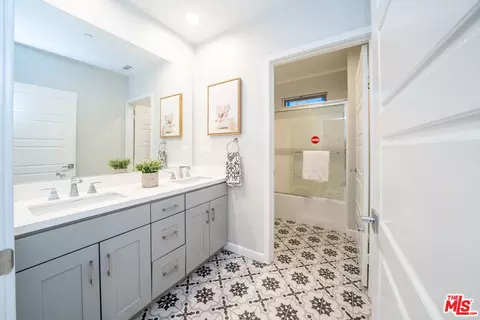 Entry Way - 15602 Lilli Way, Van Nuys, CA 91406 photo 4 of 7