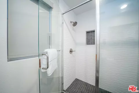 Bath - 15602 Lilli Way, Van Nuys, CA 91406 photo 3 of 6