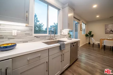 Kitchen - 15602 Lilli Way, Van Nuys, CA 91406 photo 4 of 7
