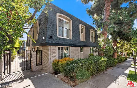964 Larrabee St #102, West Hollywood, CA 90069