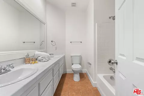 Bath - 6304 Starview Dr, Lancaster, CA 93536 photo 4 of 4
