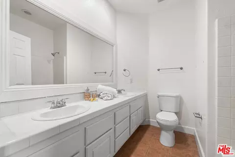 Bath - 6304 Starview Dr, Lancaster, CA 93536 photo 3 of 4