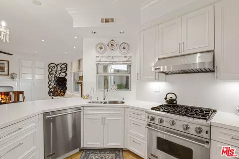 850 N Croft Ave #103, West Hollywood, CA 90069