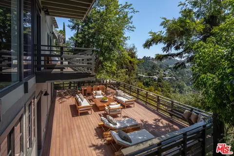 8595 Skyline Dr, Los Angeles, CA 90046