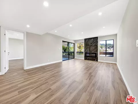 1325 Valley View Rd #201, Glendale, CA 91202