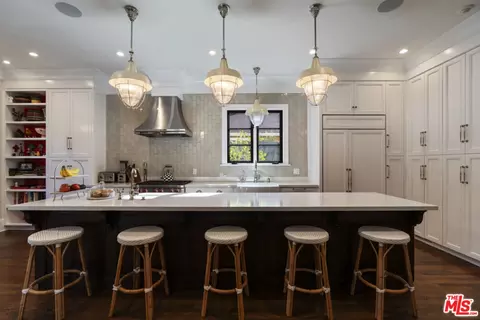 934 S Mullen Ave, Los Angeles, CA 90019