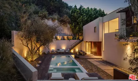 1700 Queens Ct, West Hollywood, CA 90069