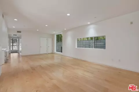 825 N Kings Rd #1, West Hollywood, CA 90069