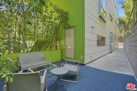 825 N Kings Rd #1, West Hollywood, CA 90069