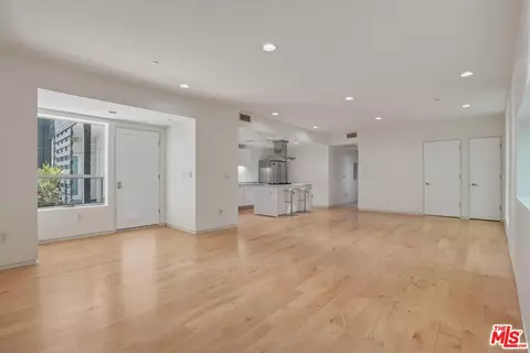 825 N Kings Rd #1, West Hollywood, CA 90069
