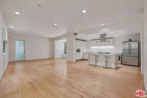 825 N Kings Rd #1, West Hollywood, CA 90069