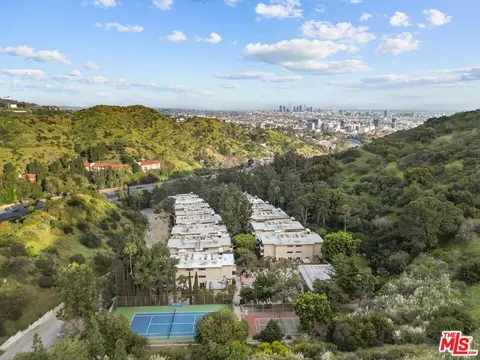 6752 Hillpark Dr #202, Los Angeles, CA 90068