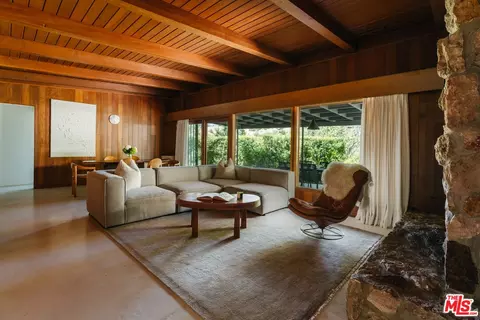 15256 Rayneta Dr, Sherman Oaks, CA 91403