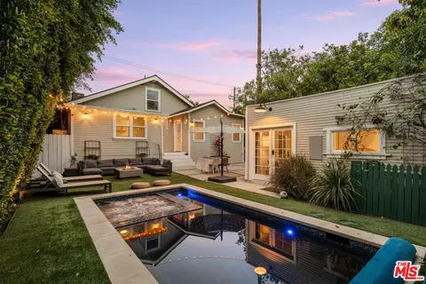 7030 De Longpre Ave, Los Angeles, CA 90028