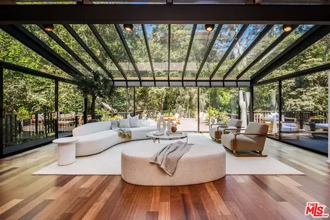 681 Brooktree Rd, Santa Monica, CA 90402