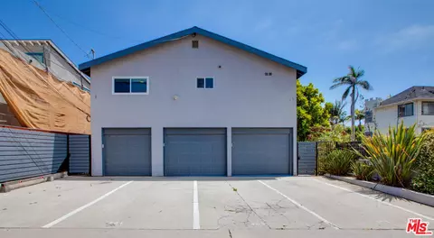 Exterior - 403 Brooks Ave, Venice, CA 90291 photo 9 of 11