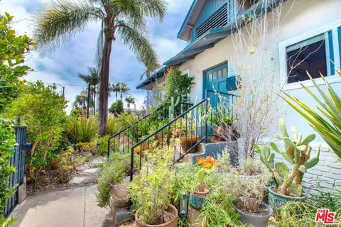 Exterior - 403 Brooks Ave, Venice, CA 90291 photo 5 of 11