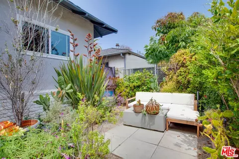 Exterior - 403 Brooks Ave, Venice, CA 90291 photo 3 of 11