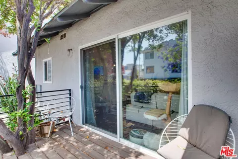 Exterior - 403 Brooks Ave, Venice, CA 90291 photo 7 of 11