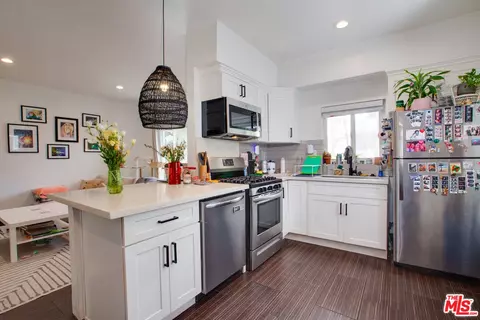 Kitchen - 403 Brooks Ave, Venice, CA 90291 photo 9 of 11