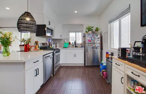 Kitchen - 403 Brooks Ave, Venice, CA 90291 photo 10 of 11