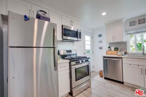 Kitchen - 403 Brooks Ave, Venice, CA 90291 photo 2 of 11