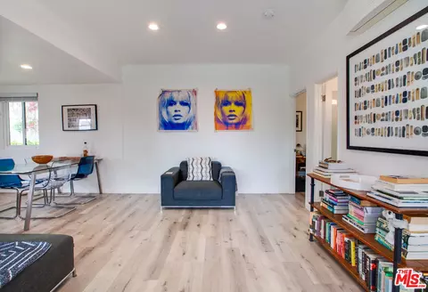 Living - 403 Brooks Ave, Venice, CA 90291 photo 4 of 6