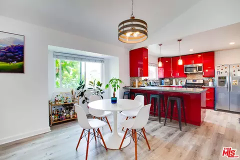 Dining - 403 Brooks Ave, Venice, CA 90291 photo 1 of 2