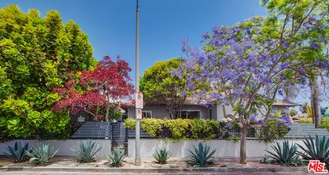 Exterior - 403 Brooks Ave, Venice, CA 90291 photo 6 of 11