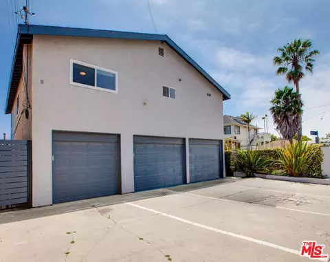Exterior - 403 Brooks Ave, Venice, CA 90291 photo 10 of 11