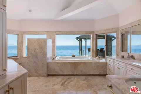 Bath - 1465 Edgecliff Ln, Montecito, CA 93108 photo 1 of 1