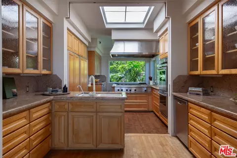 Kitchen - 1465 Edgecliff Ln, Montecito, CA 93108 photo 2 of 2
