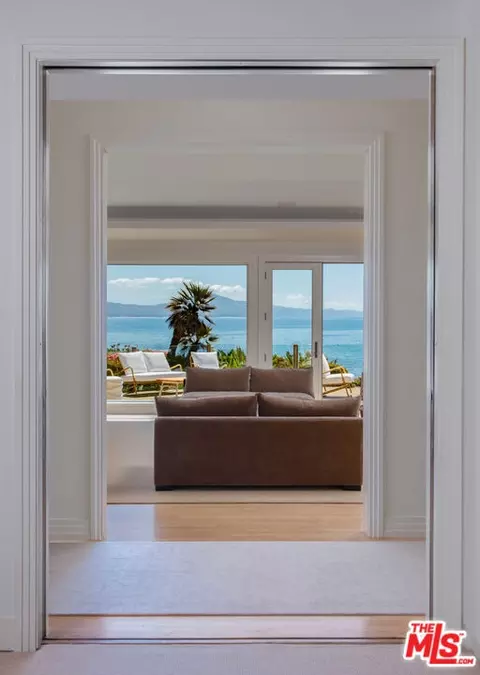 Entry Way - 1465 Edgecliff Ln, Montecito, CA 93108 photo 2 of 2