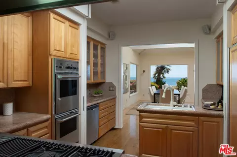 Kitchen - 1465 Edgecliff Ln, Montecito, CA 93108 photo 1 of 2