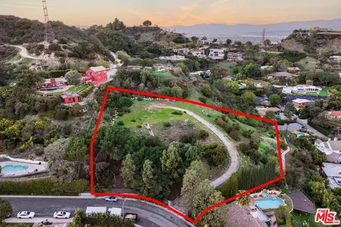 2666 Larmar Rd, Los Angeles, CA 90068