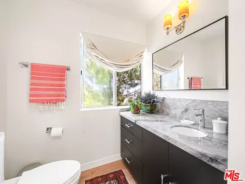 Bath - 22067 Saddle Peak Rd, Topanga, CA 90290 photo 1 of 7