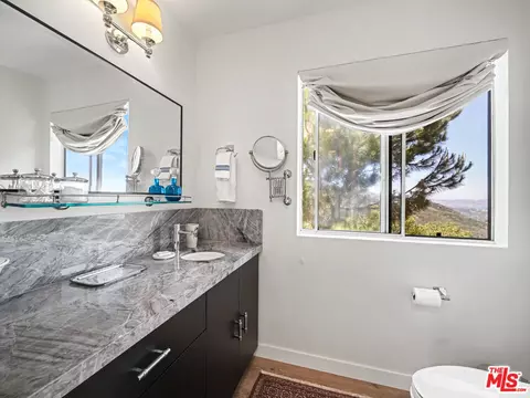 Bath - 22067 Saddle Peak Rd, Topanga, CA 90290 photo 3 of 6