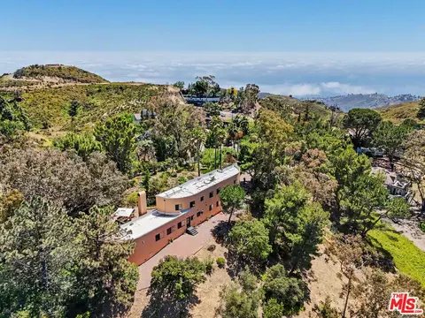 View/Area - 22067 Saddle Peak Rd, Topanga, CA 90290 photo 3 of 3