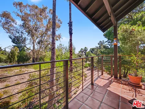 Exterior - 22067 Saddle Peak Rd, Topanga, CA 90290 photo 6 of 11