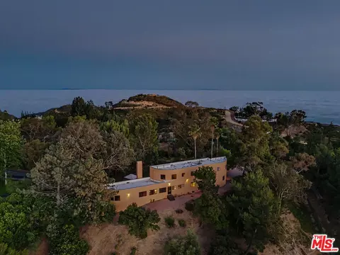 View/Area - 22067 Saddle Peak Rd, Topanga, CA 90290 photo 1 of 3