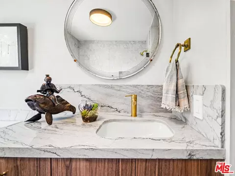 Bath - 22067 Saddle Peak Rd, Topanga, CA 90290 photo 5 of 7